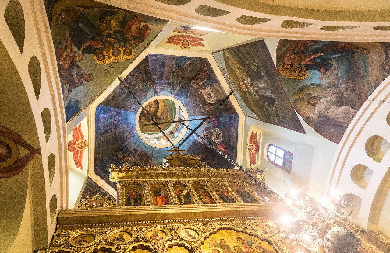 Церковь Трёх Патриархов в храме Василия Блаженного в Москве