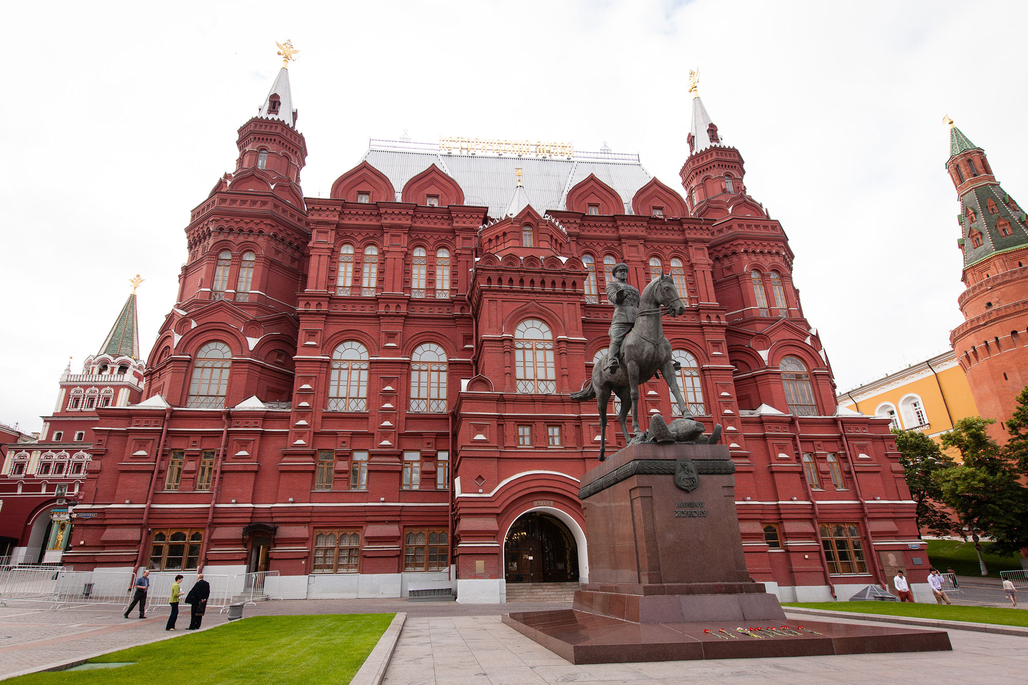 Вход в Исторический музей Москвы