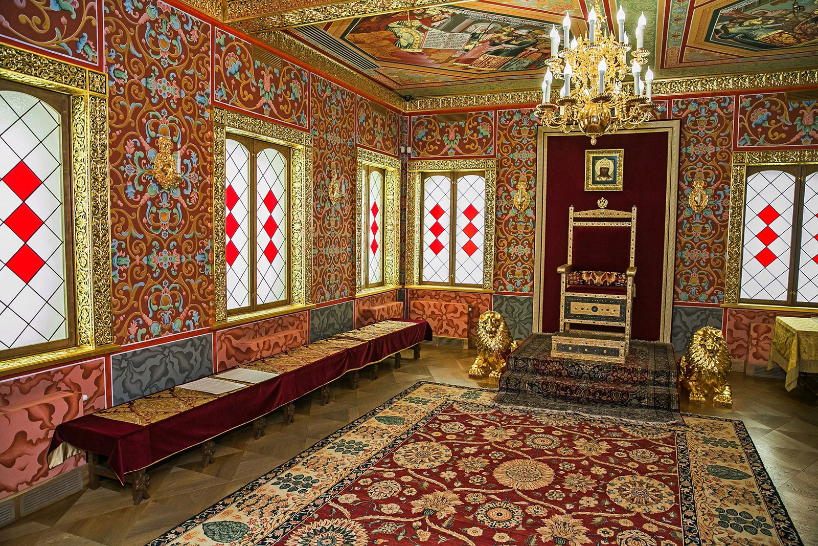 Трон царя в Престольной палате Коломенского дворца