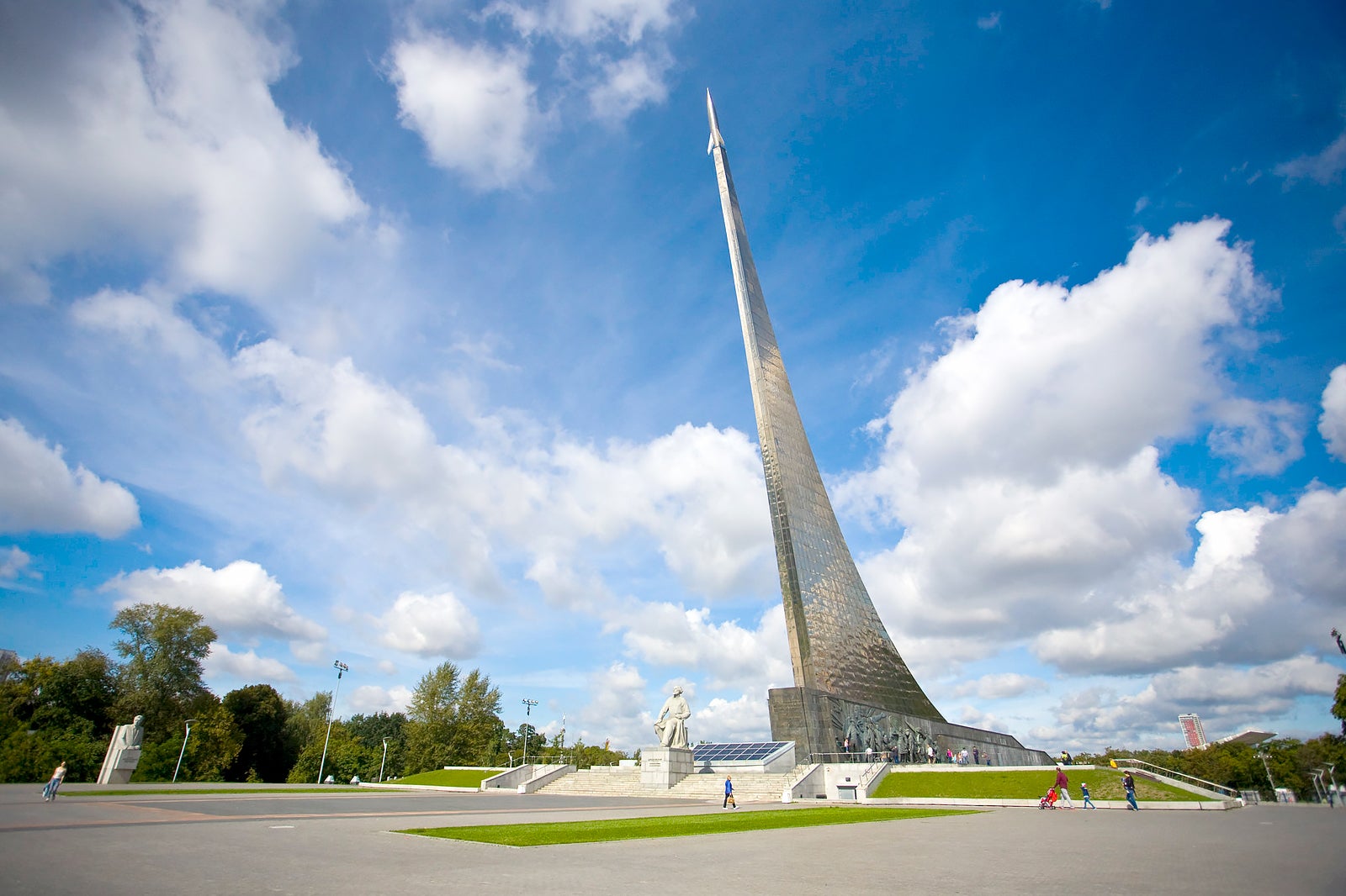 Монумент "Покорителям космоса" в Москве