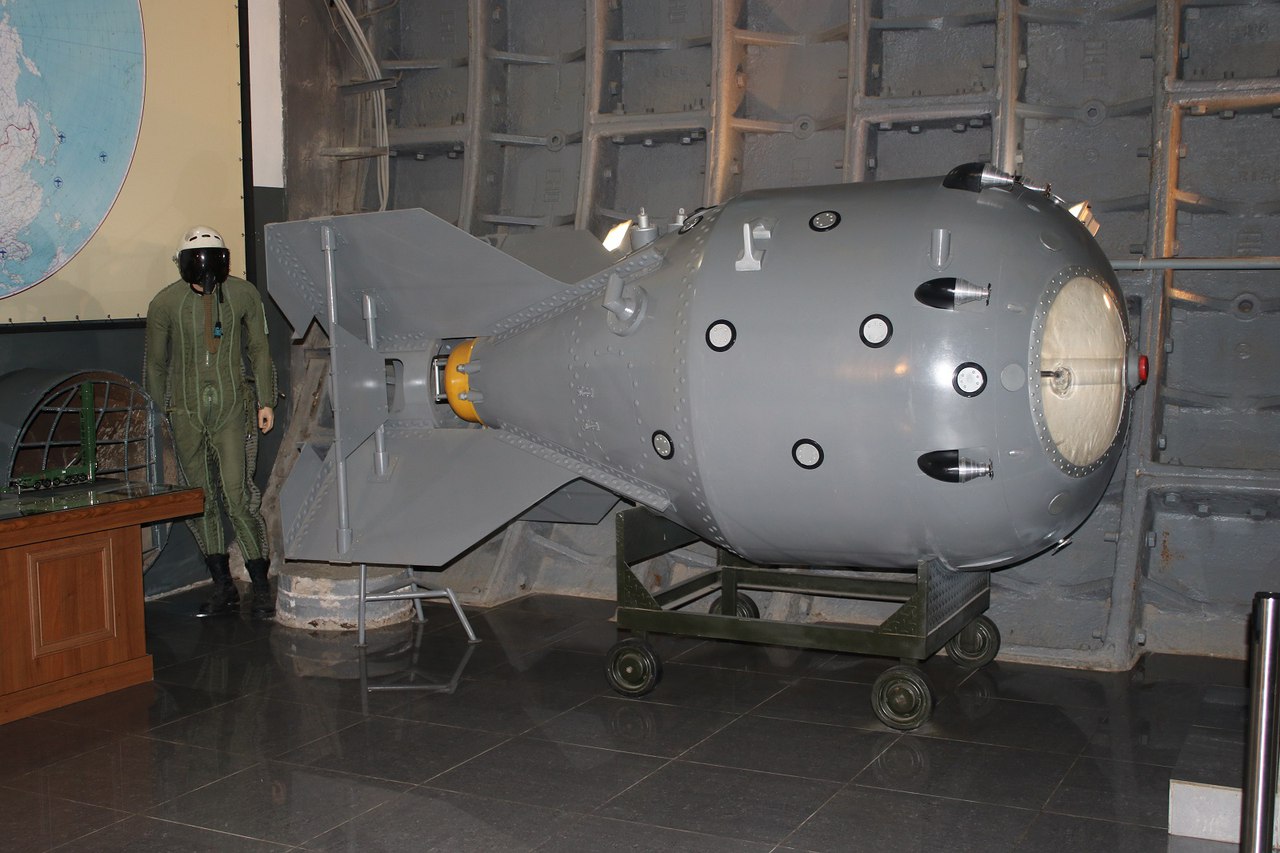 Точная копия первой советской атомной бомбы РДС-1 в бункере Сталина 42 в Москве