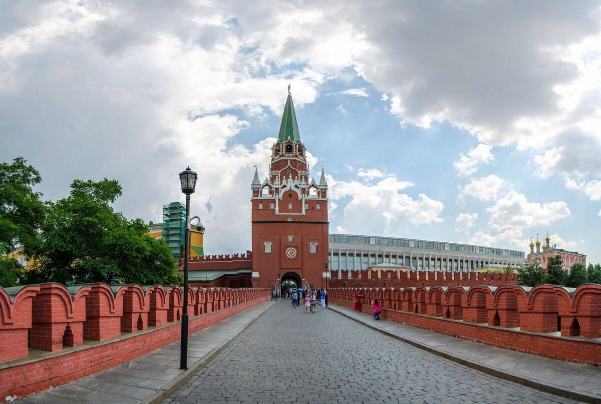 Троицкий мост Московского Кремля