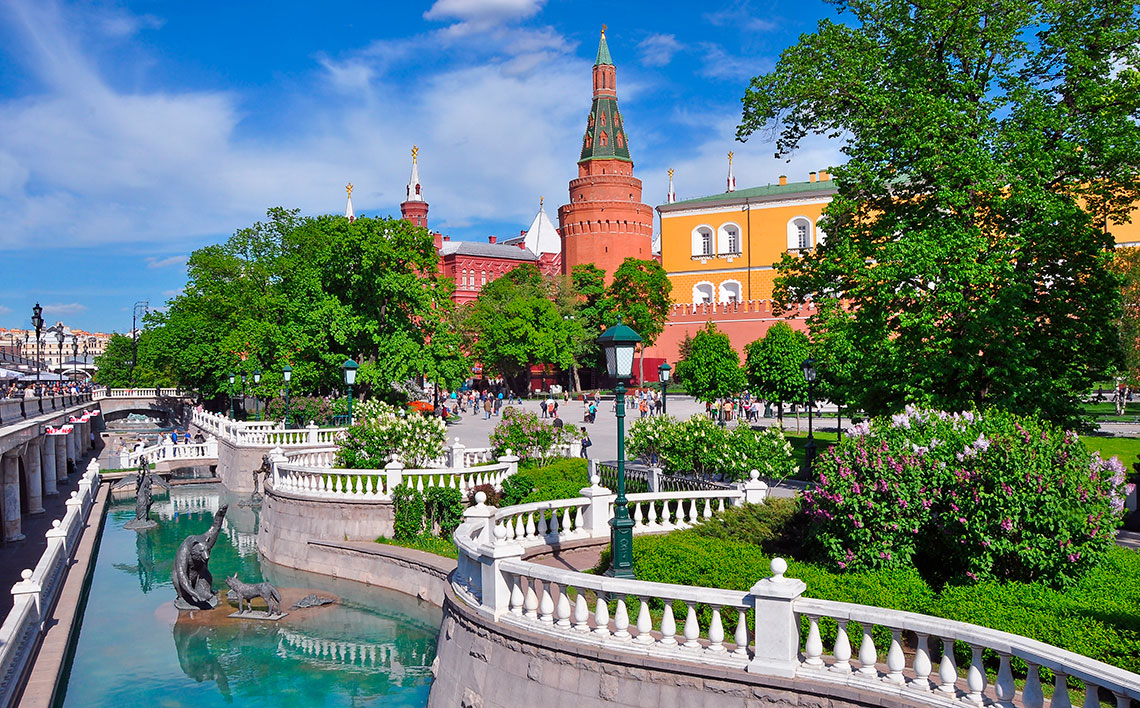 Александровский сад Кремля в Москве