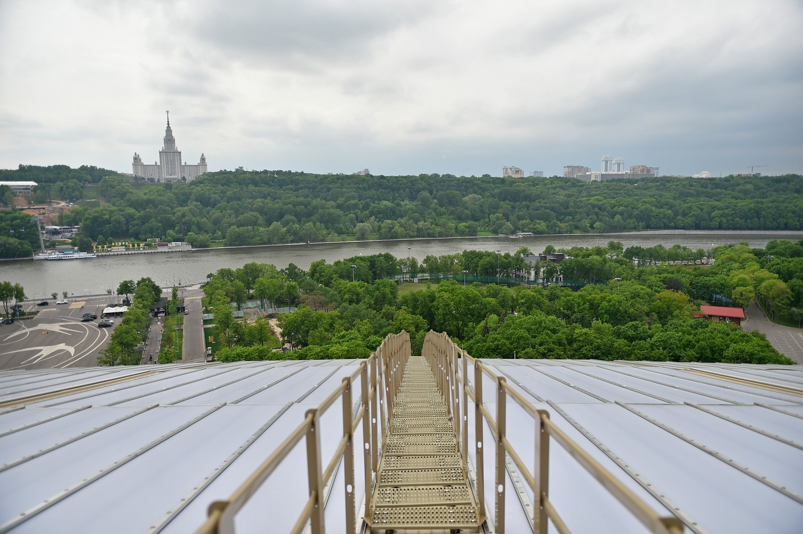 Вид с крыши стадиона «Лужники» в Москве