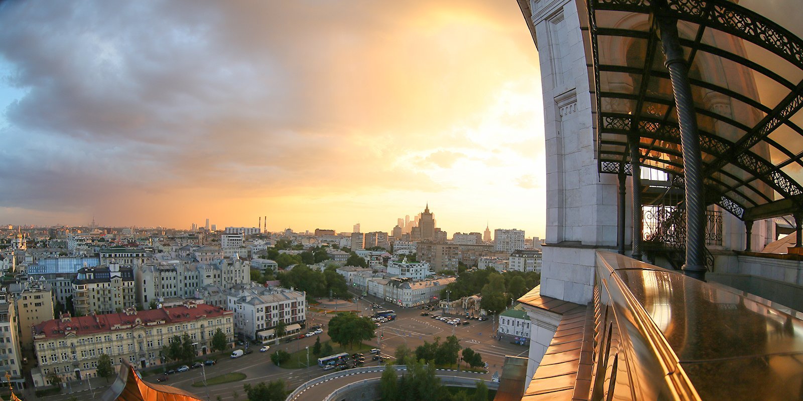 Вид Москвы с терраса №4 смотровой площадки Храма Христа Спасителя