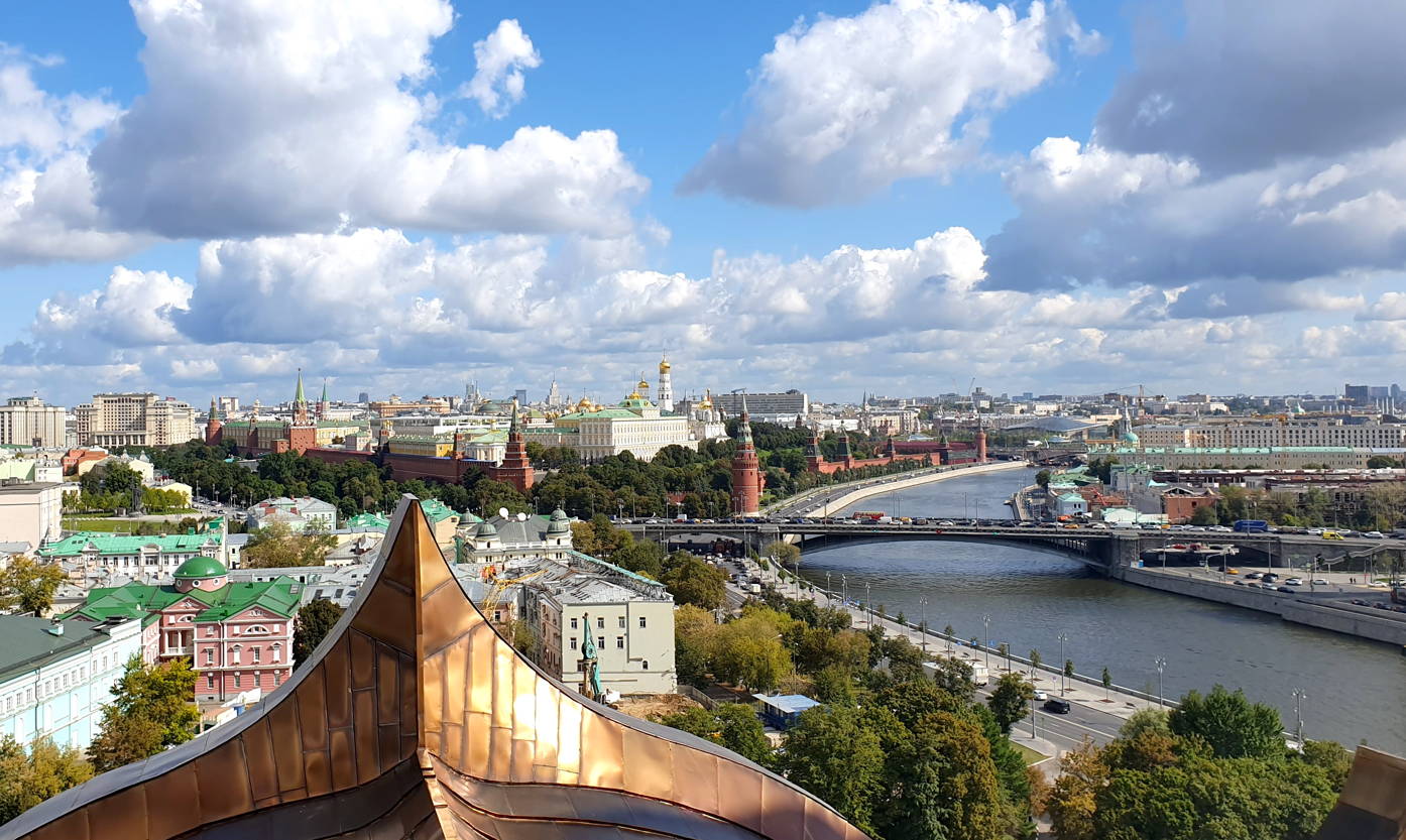 Вид Москвы с терраса №2 смотровой площадки Храма Христа Спасителя