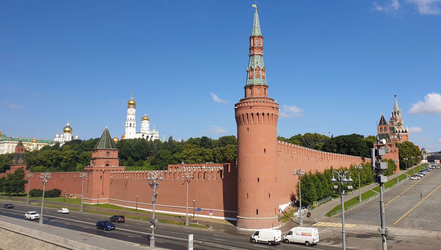 По схемам какого великого человека был возведен каменный кремль в нижнем новгороде