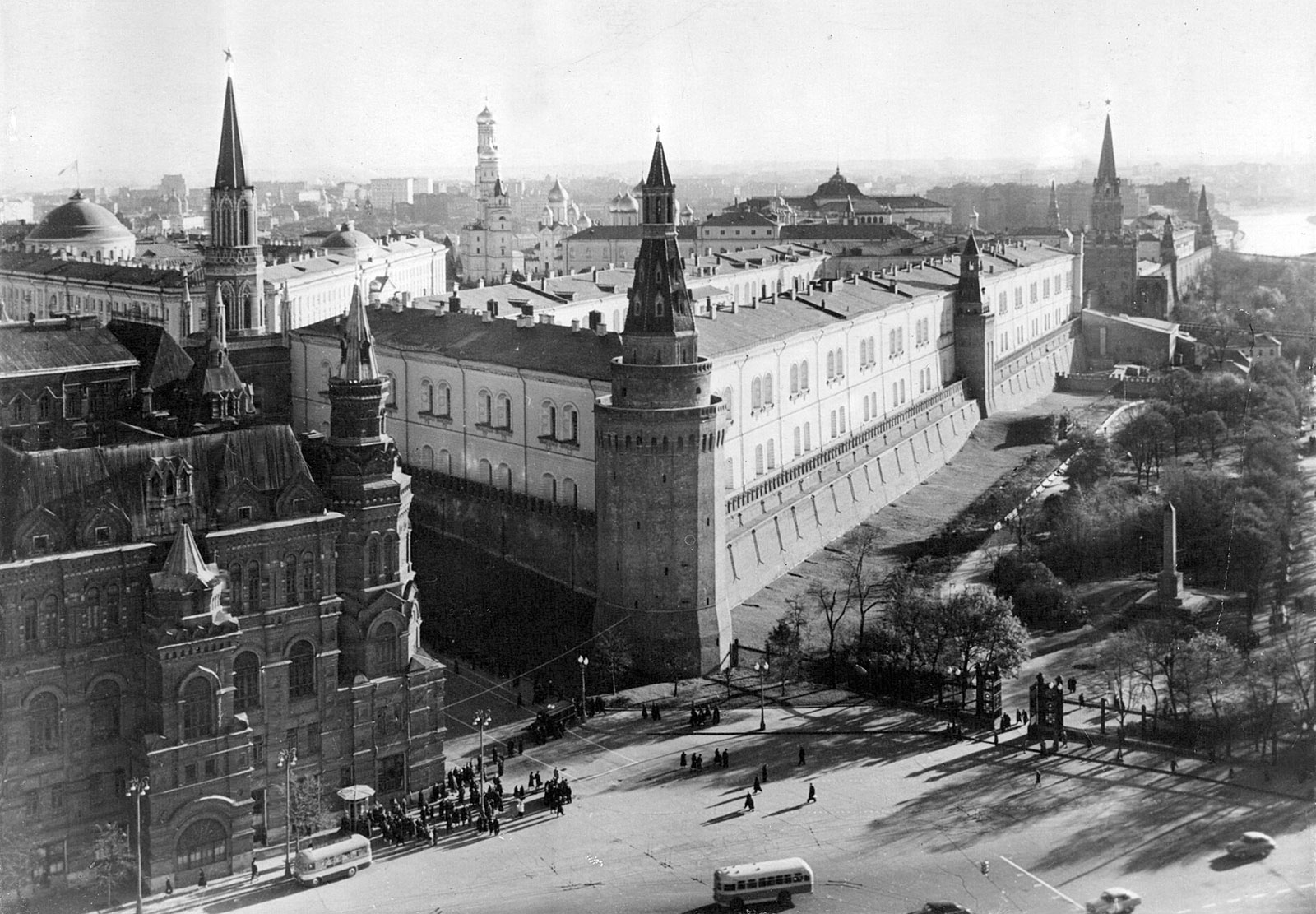 Вид кремля и Александровского сада, 1957г.