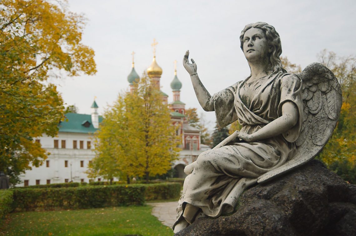 Экскурсии по Новодевичьему кладбищу в Москве