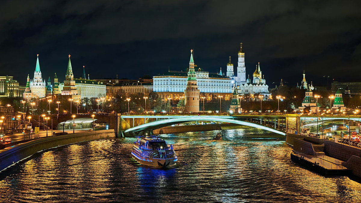 Ночные речные прогулки. Речные прогулки по ночной Москве. Ночная прогулка по Москве реке. Экскурсии по Москве 2022. Ночная прогулка на теплоходе по Москве.