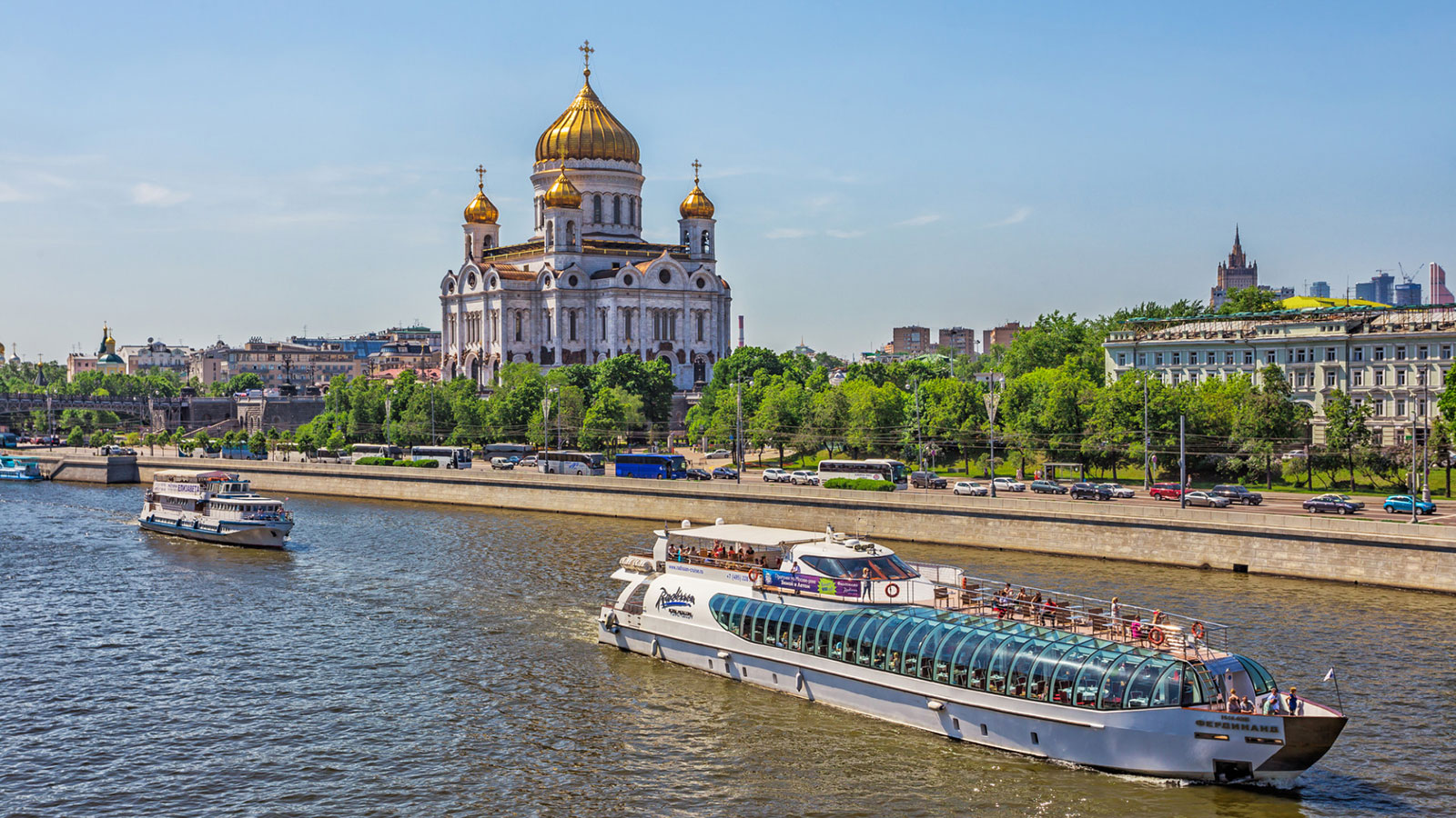 Водные прогулки по Москве-реке на теплоходе