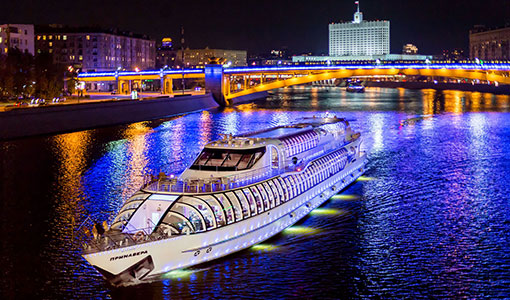 Вечерний «Музыкальный экспресс» по Москве-реке