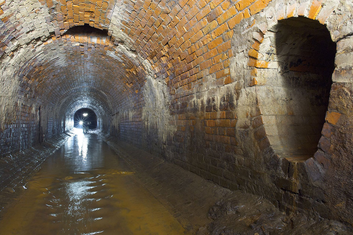 Коллектор подземной реки Неглинки в Москве
