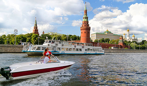 Сам себе капитан на катере по Москве-реке