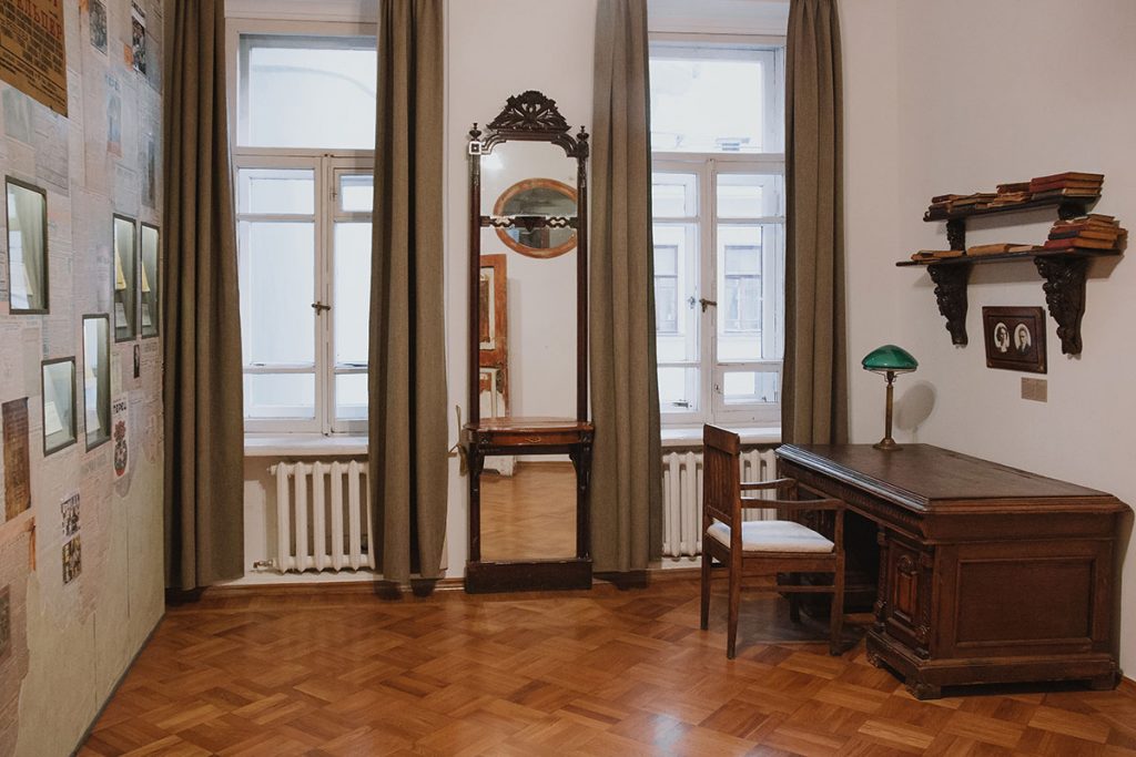 Комната Булгакова в Музее-квартире Булгакова в Москве