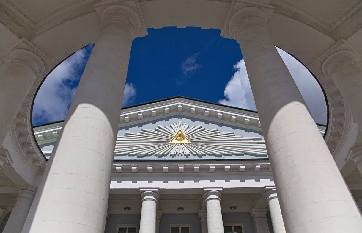 Масонский символ " Всевидящее око" на здании Странноприимного дома графа Шереметева (НИИСП им.Склифосовского) в Москве