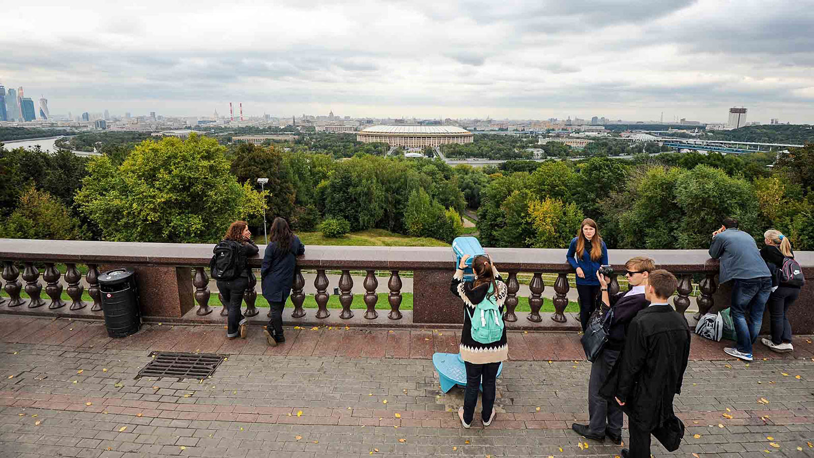 Вид Москвы со смотровой площадки на воробьевых горах