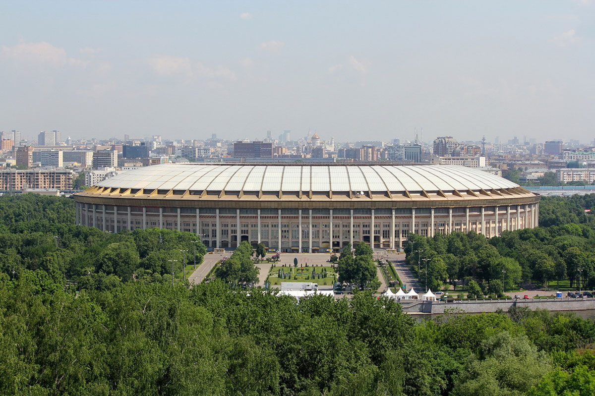 Вид на стадион "Лужники" со смотровой площадки Воробьевых гор