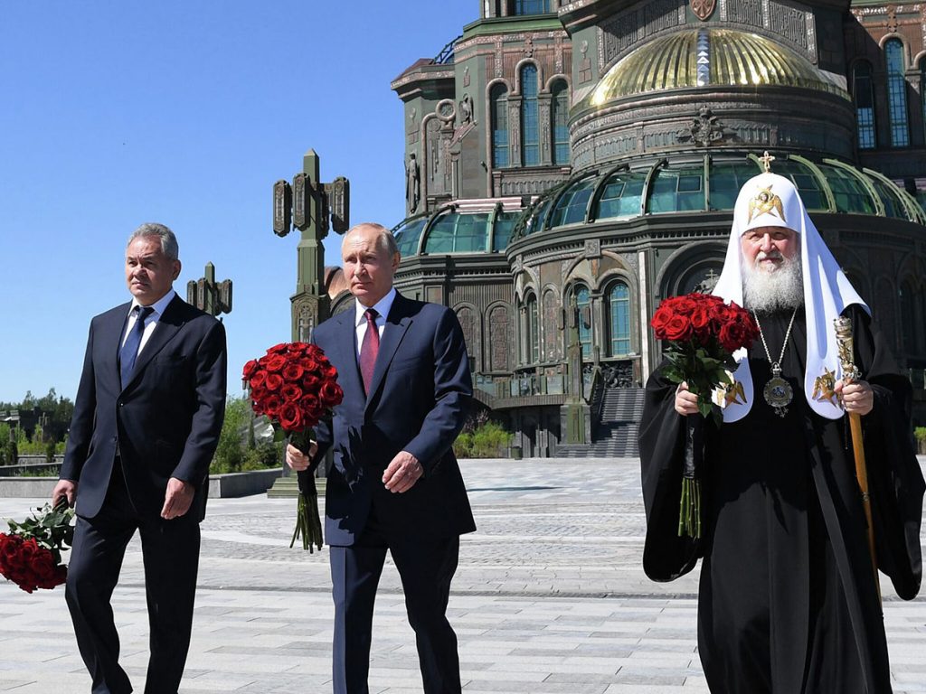 В.В.Путин, С.К.Шойгу и Патриарх Кирилл возле главного храма Вооруженных Сил РФ