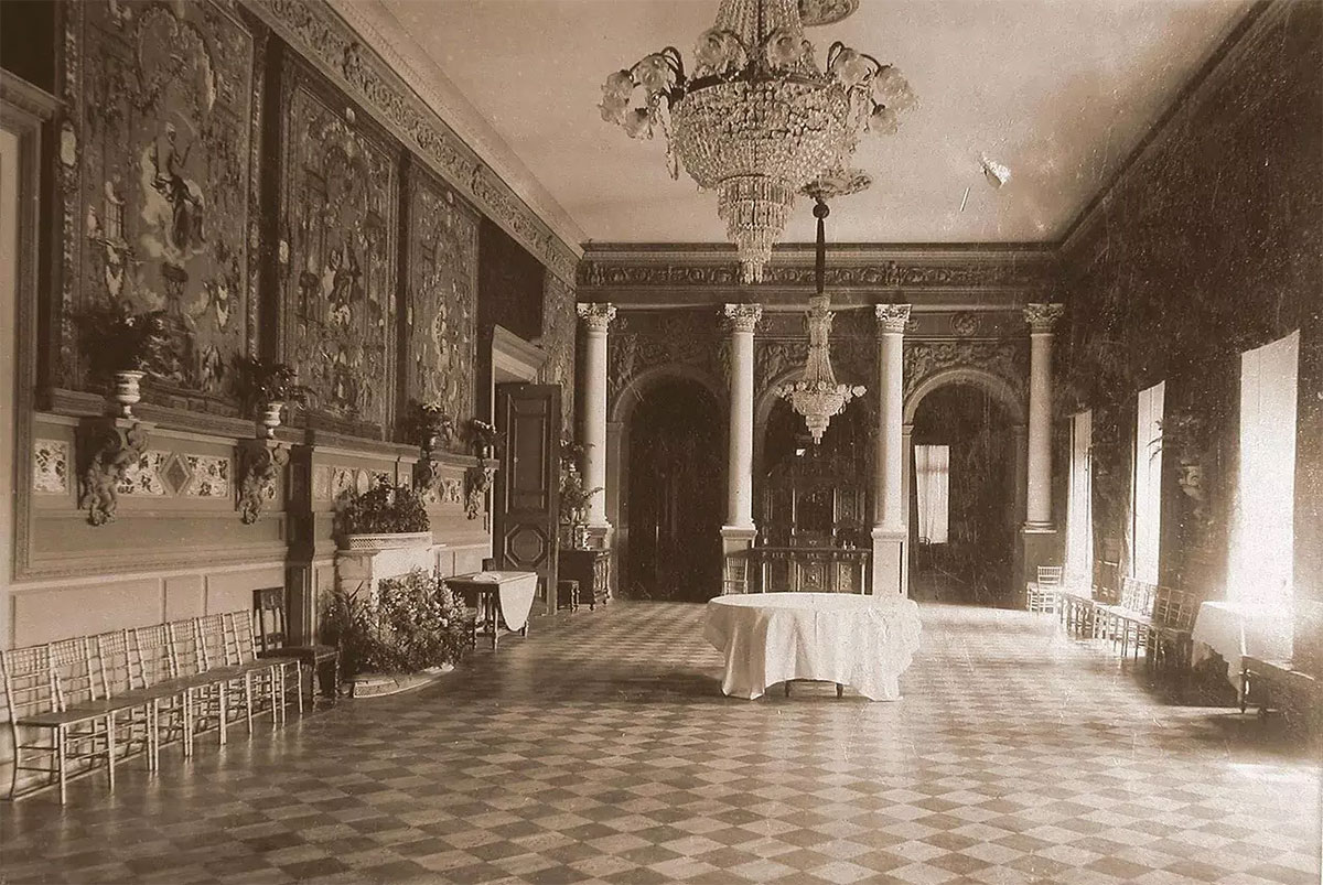 Зал Александринского дворца в Москве, 1896