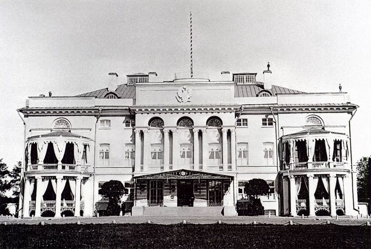 Александрийский дворец в Нескучном саду в Москве, фотография 1896 года