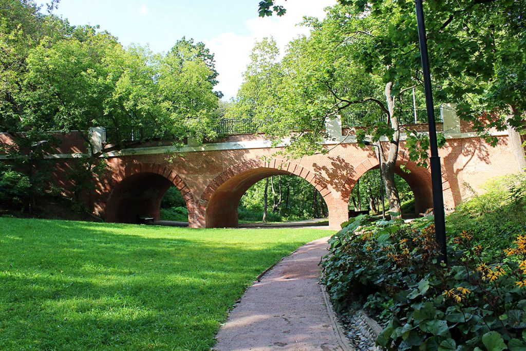 Каменный мост в Нескучном саду