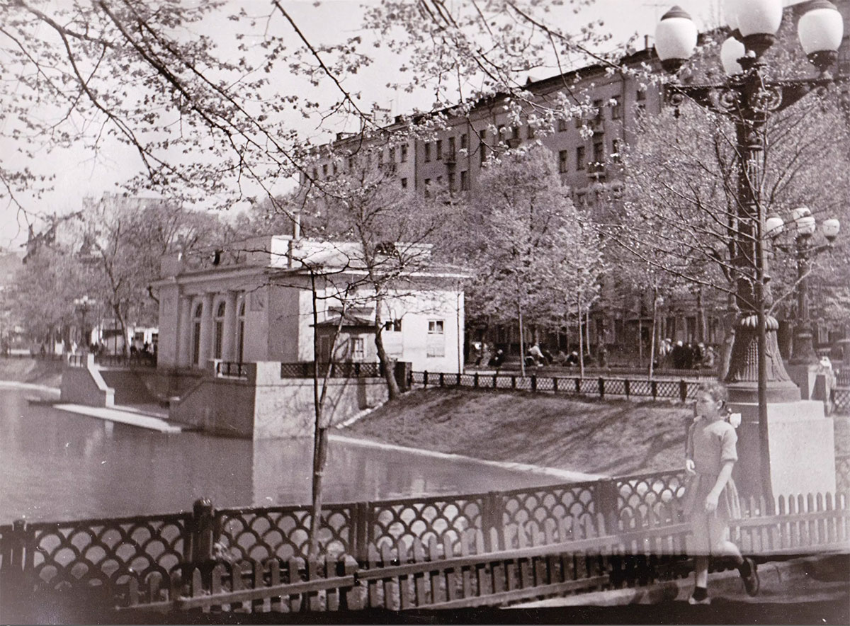 Патриаршие пруды весной, 1950-1960 год, фото А.В.Ермолаева