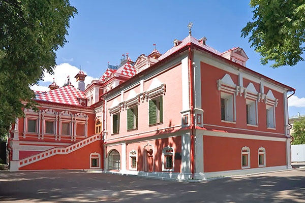 Дворики московские: дворцы, особняки и доходные дома столицы