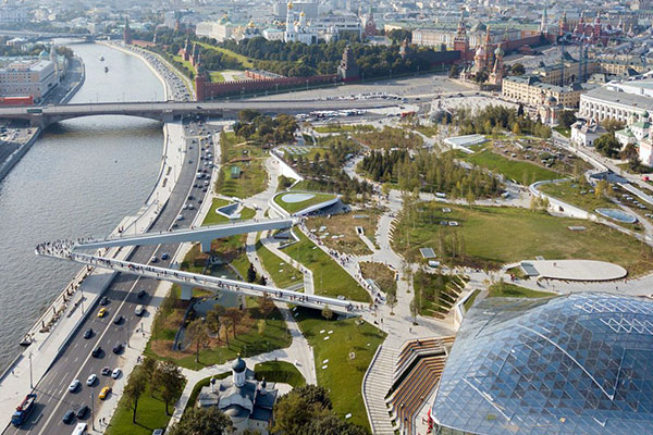 Парк Зарядье и Парящий мост  в Москве