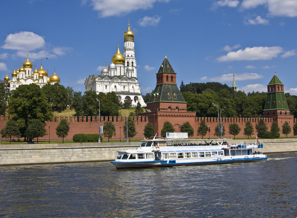 Moscow,,Kremlin,Fortress,With,Cathedrals,And,Moscow-river,With,Cruise,Ship.