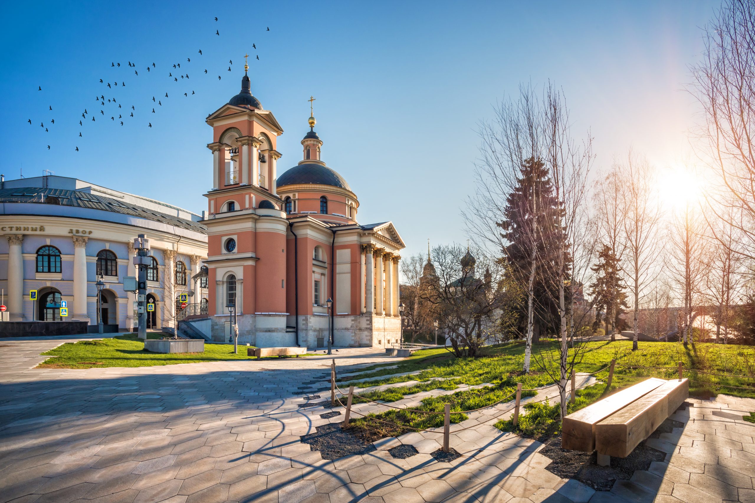 Varvarinskaya,Church,On,Varvarka,Street,In,Moscow,And,Trees,Of