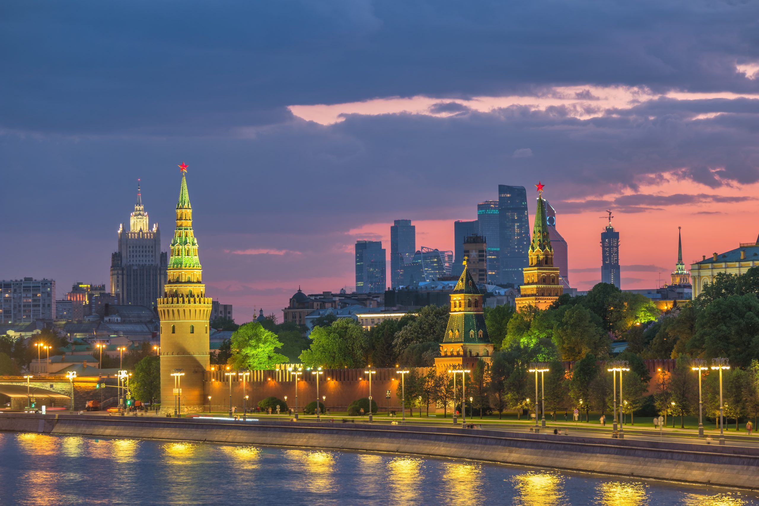 Moscow,Russia,,Sunset,City,Skyline,At,Kremlin,Palace,With,Business