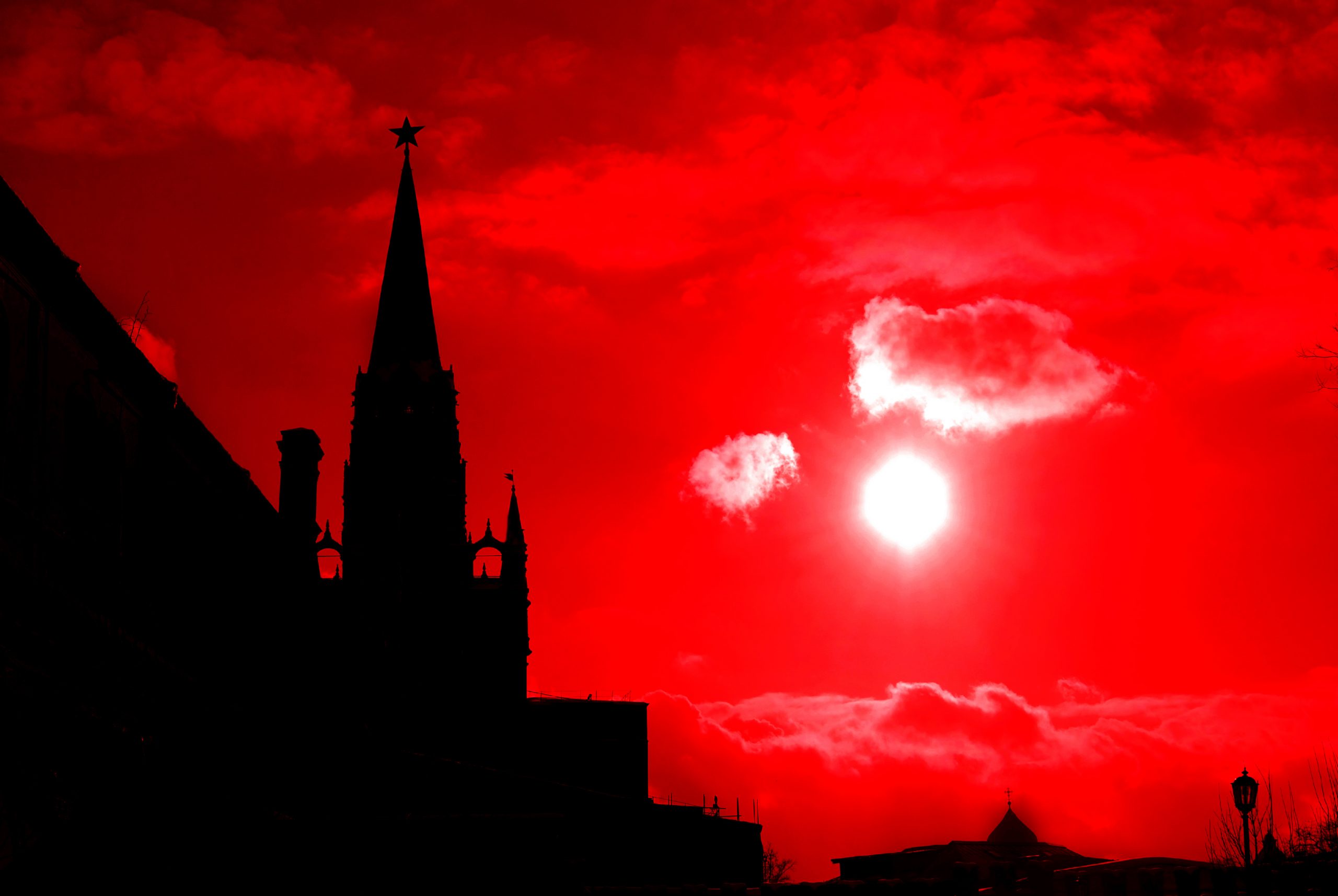 Moscow,Kremlin.,Photo,In,Red,Tones,,Silhouette.