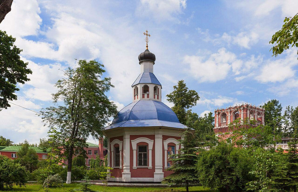 Храм Георгия Победоносца в Донском монастыре в Москве