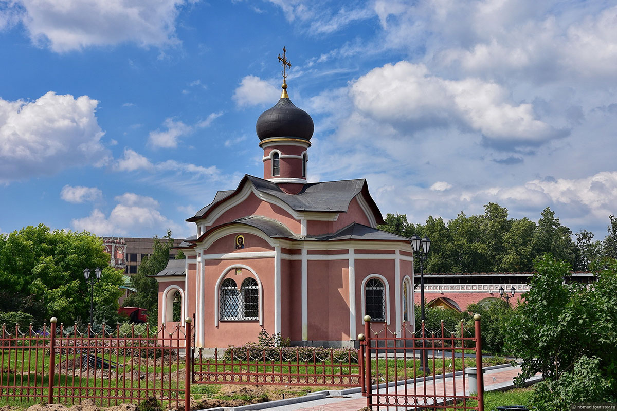 Церковь в честь князя Александра Невского в Донском монастыре в Москве
