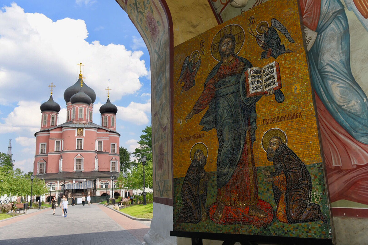 Экскурсия в Донской монастырь с посещением некрополя