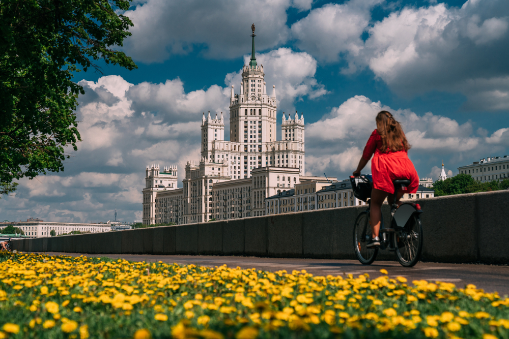 High-rise,Building,On,Kotelnicheskaya,Embankment,Summer,View,With,Flowers,,People