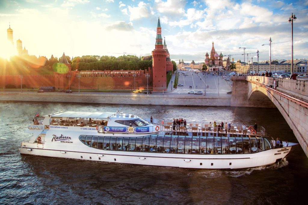 Теплоход флотилии Рэдиссон в Москве