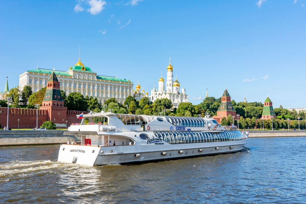 Теплоход флотилии Рэдиссон в Москве