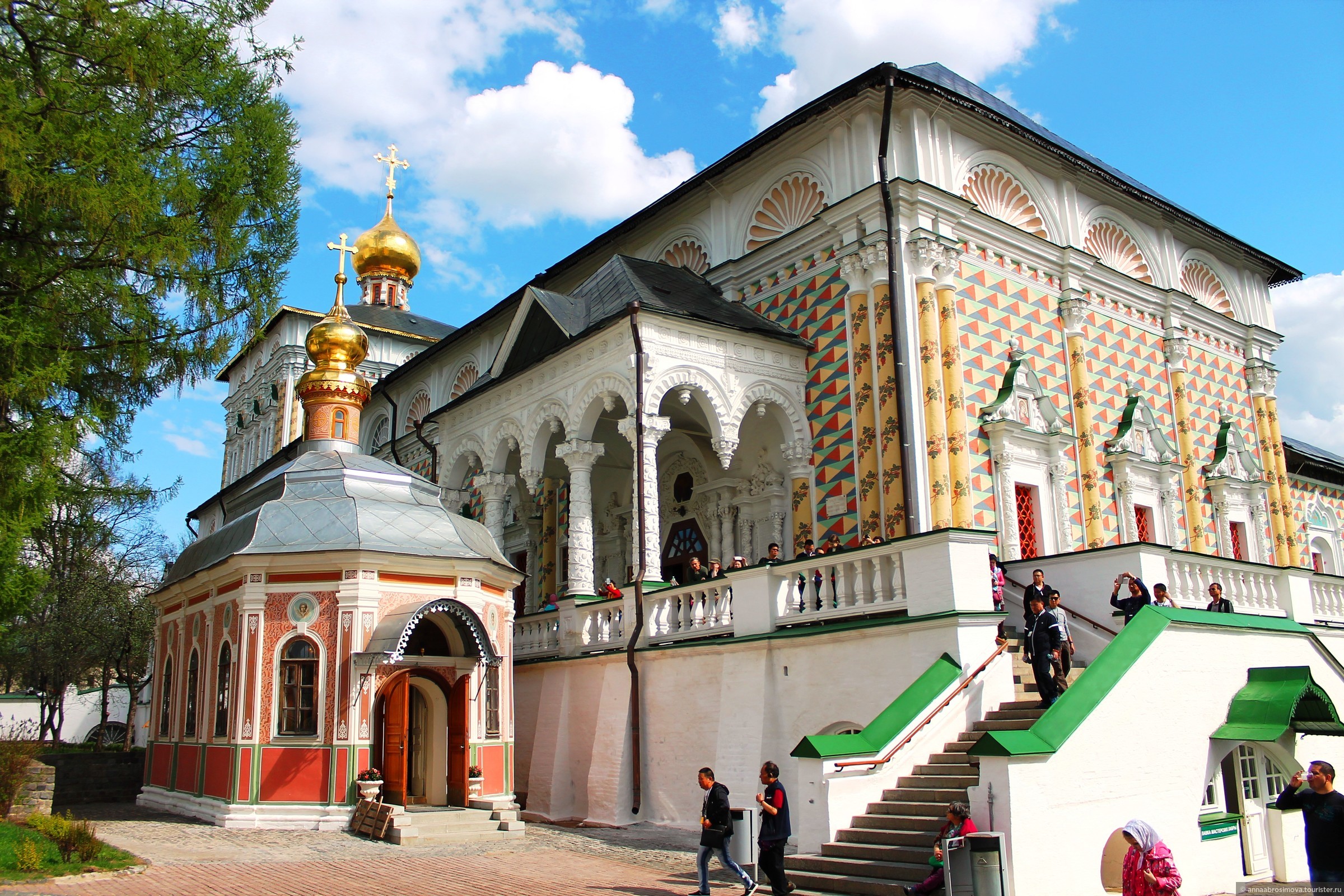 Церковь Преподобного Сергия с Трапезной палатой в Сергиевом Посаде