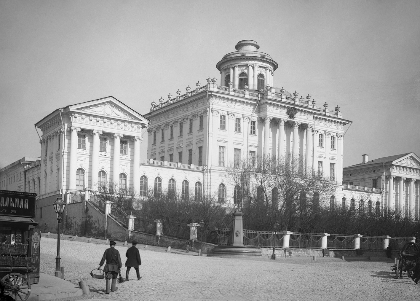 Румянцевский музей (дом Пашкова), фотография с угла Знаменки и Моховой, 1900-1902 гг.