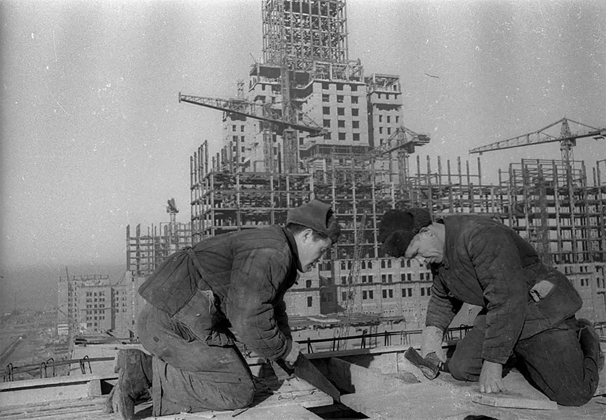 Строительство главного здания МГУ в Москве, фотография 1950-1953 года