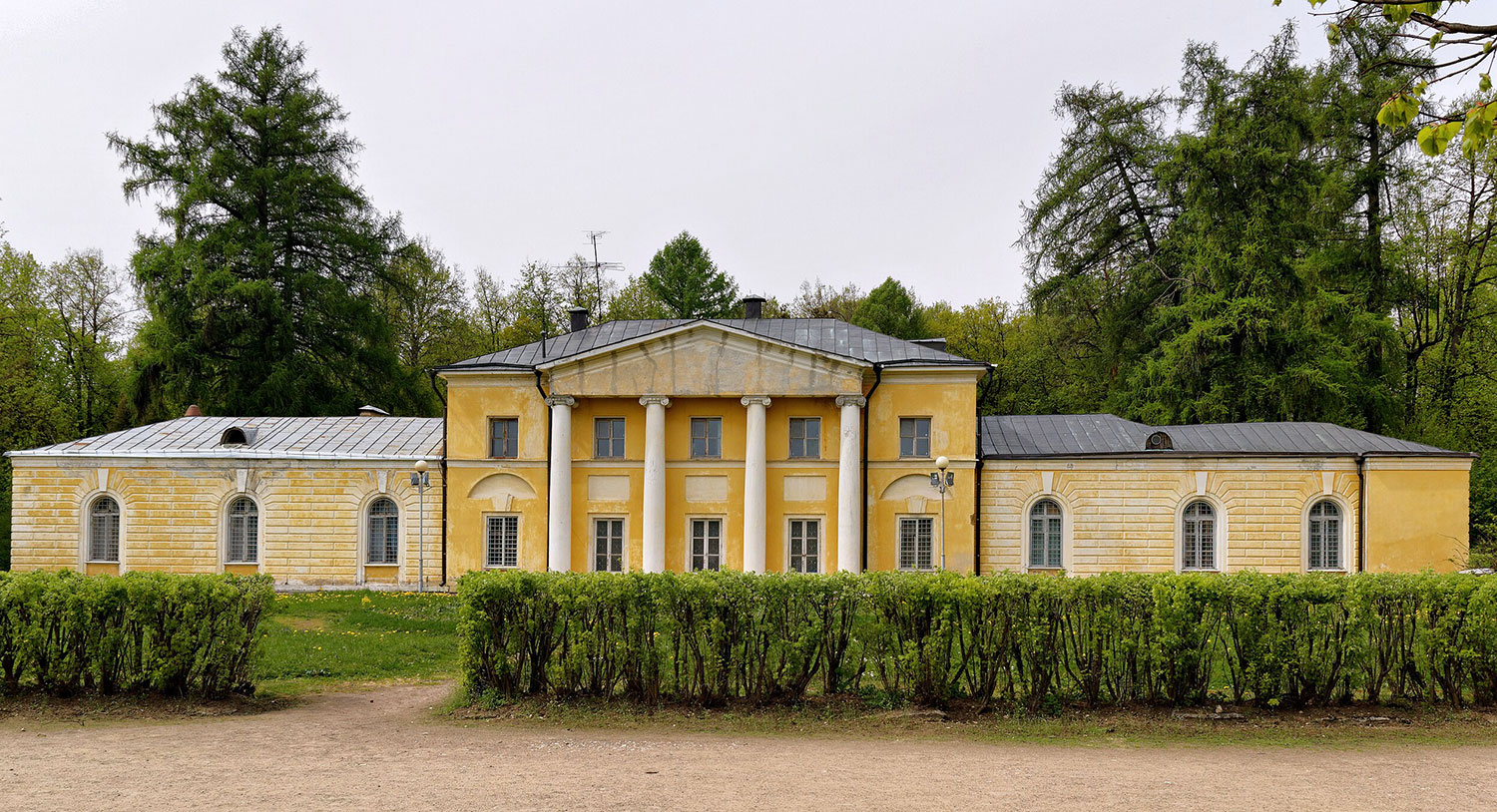 Малый дворец «Каприз» в усадьбе «Архангельское»