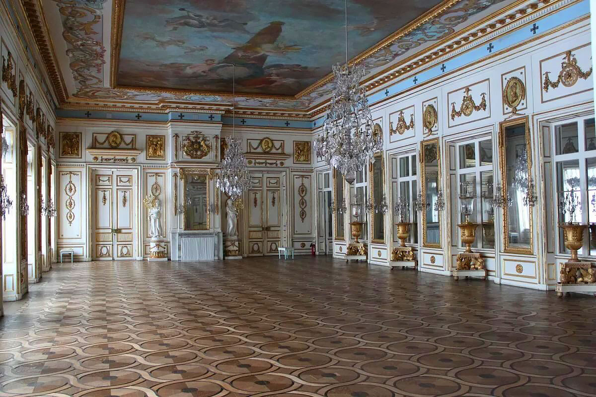 Бальный зал дворца в усадьбе Кусково