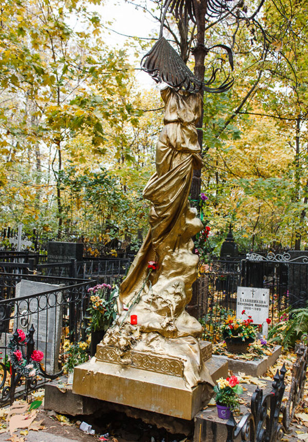 Памятник Соньке Золотая Ручка на Ваганьковском кладбище