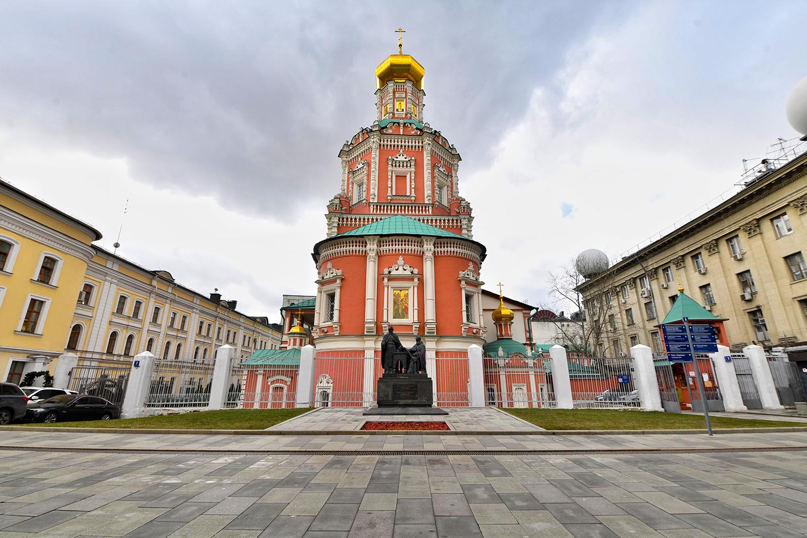 Богоявленский мужской монастырь в Москве