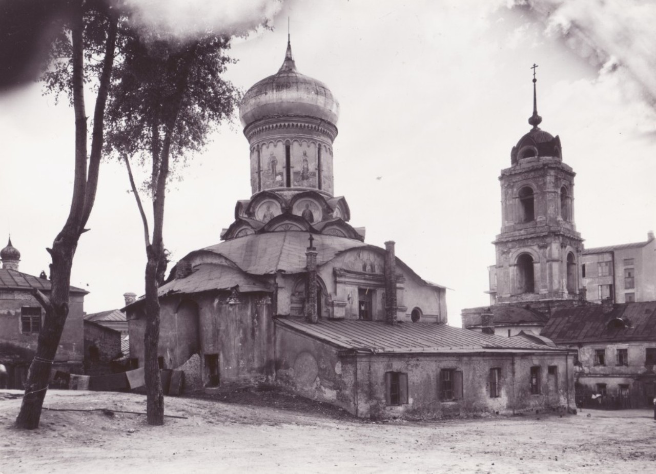 Рождественский монастырь. Вид собора и колокольни, автор Г.Н. Сошальский, 1945-1947 гг.