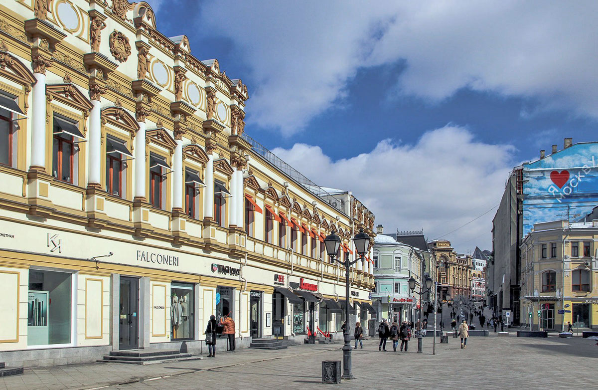 Улица Кузнецкий мост в Москве