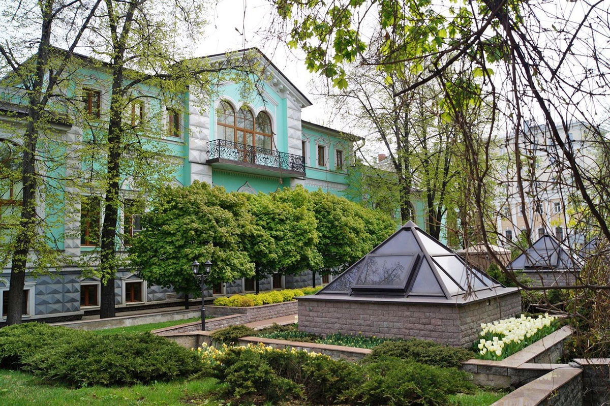 Морозовский сад в Москве