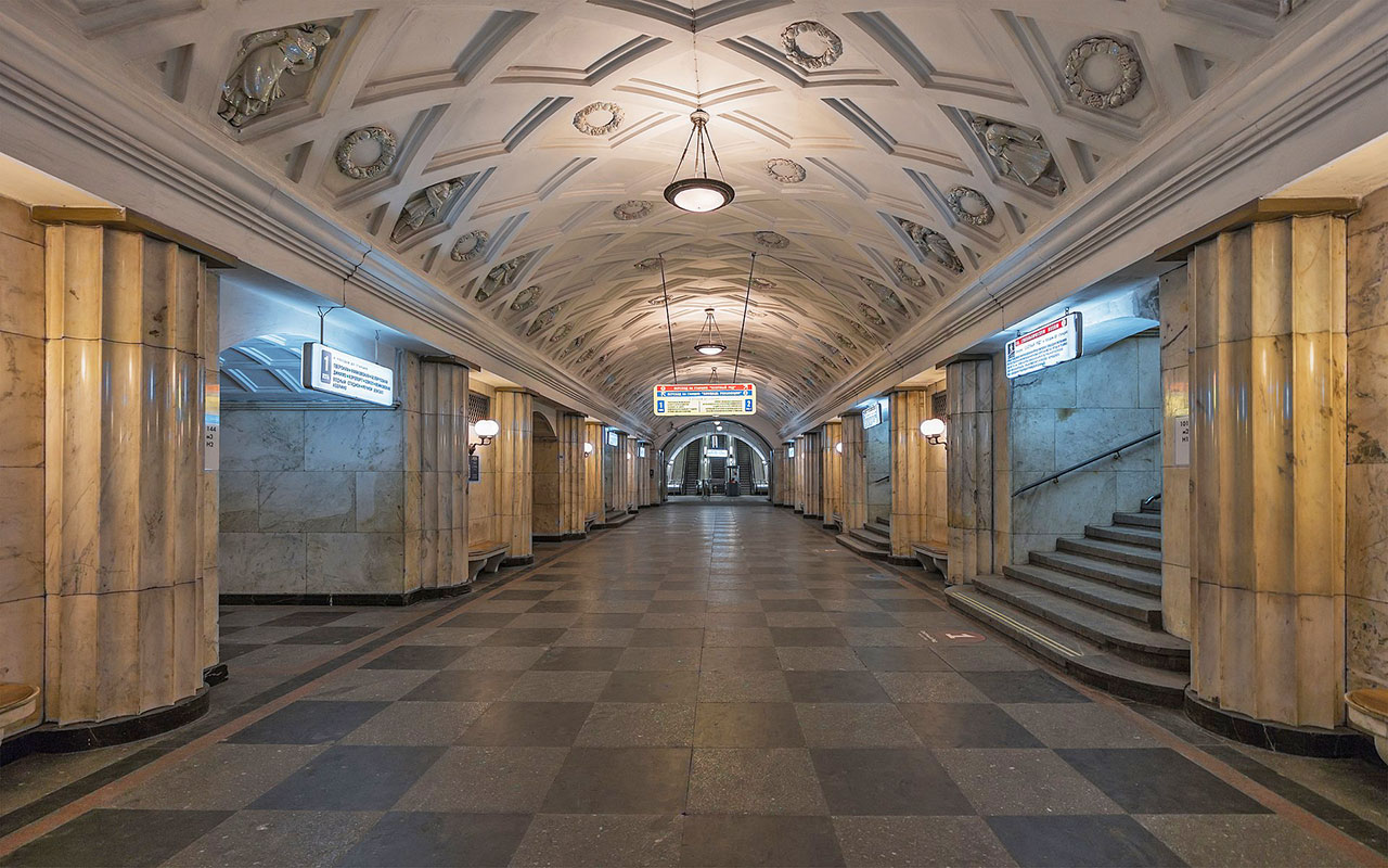 Станция метро «Театральная» в Москве